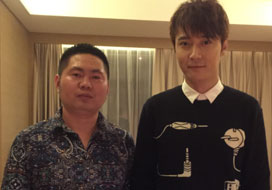 广州三牛与明星合影